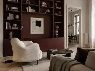 Obývačka s vínovočervenou knižnicou